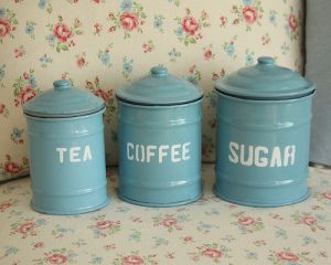 Vintage kitchen - myLusciousLife.com - retro kitchen containers.jpg